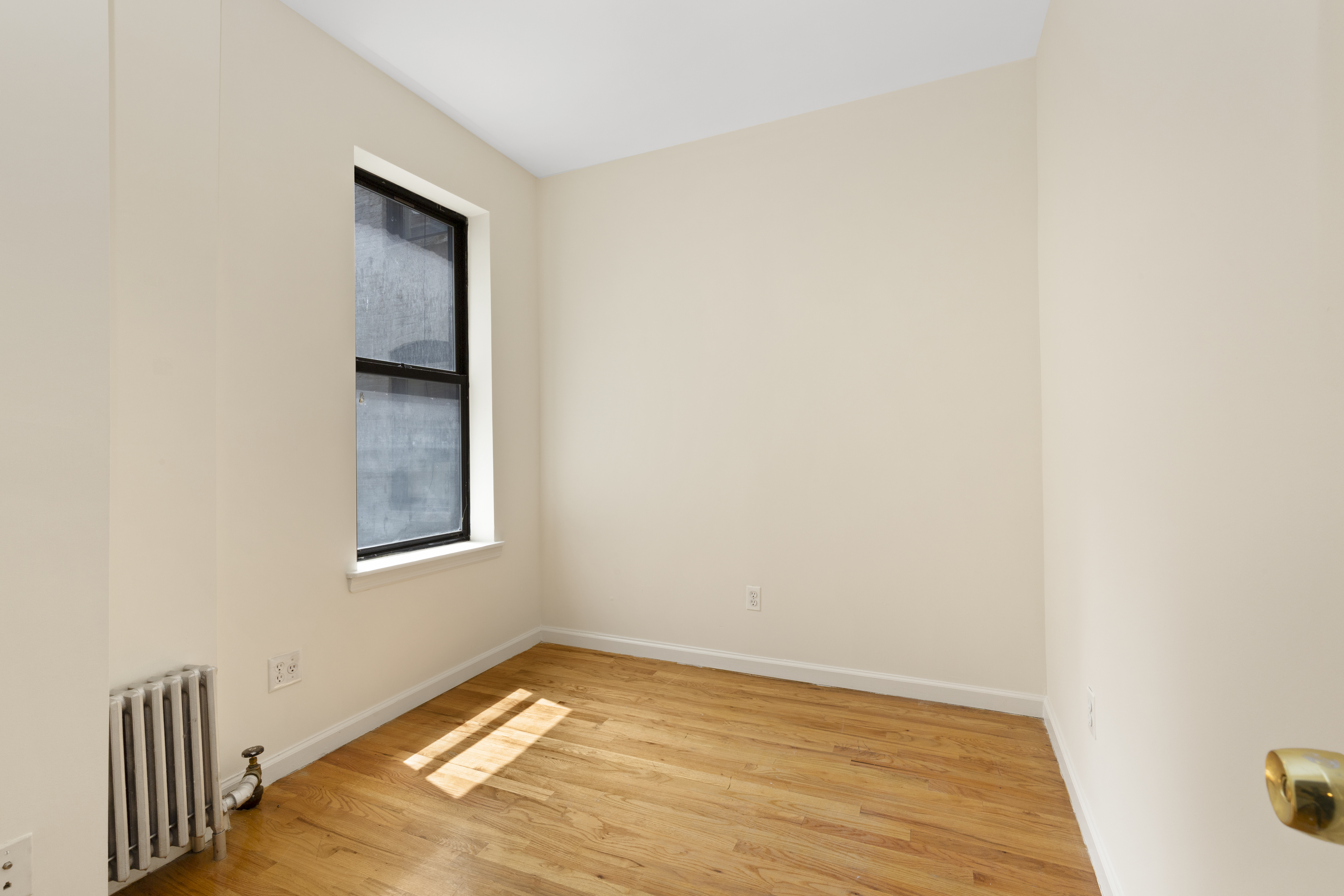 336 East 67th Street, Unit 17 Manhattan, NY 10065 - Photo 4 of 9