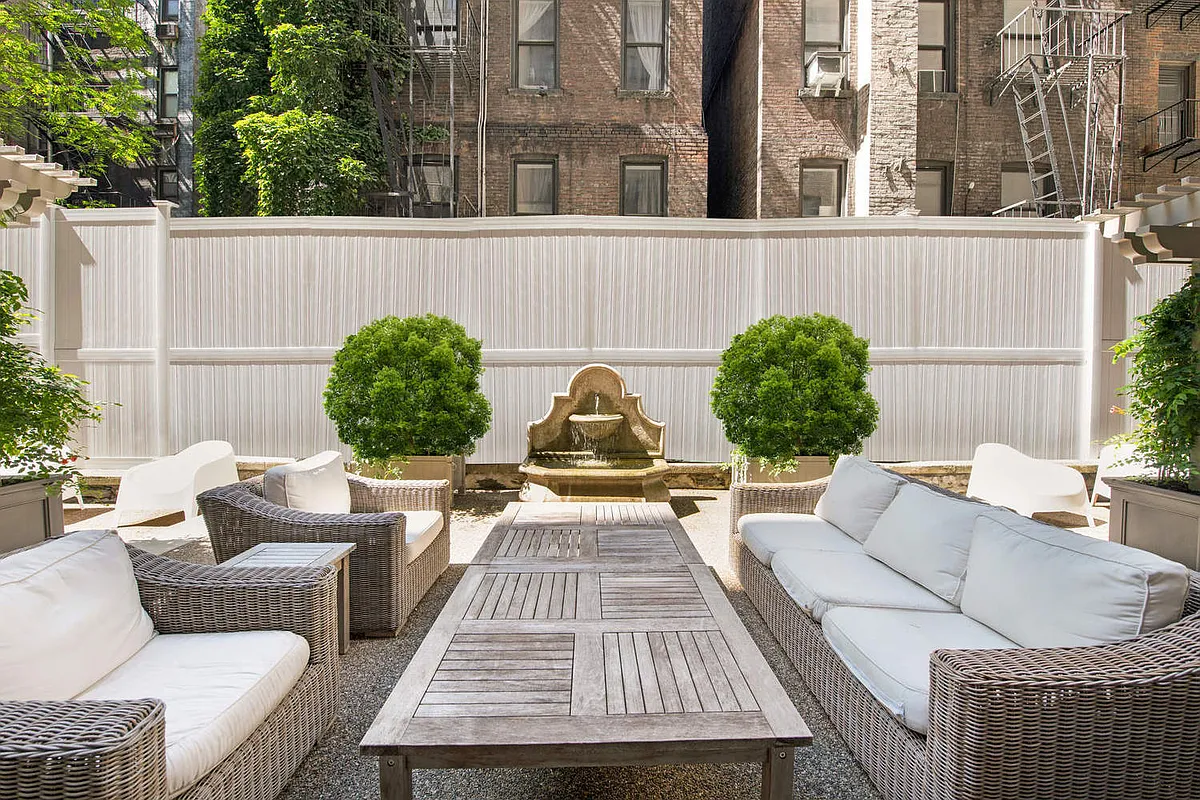 308 East 79th Street, Unit 4K Manhattan, NY 10075 - Photo 8 of 11 a view of a patio on the roof deck