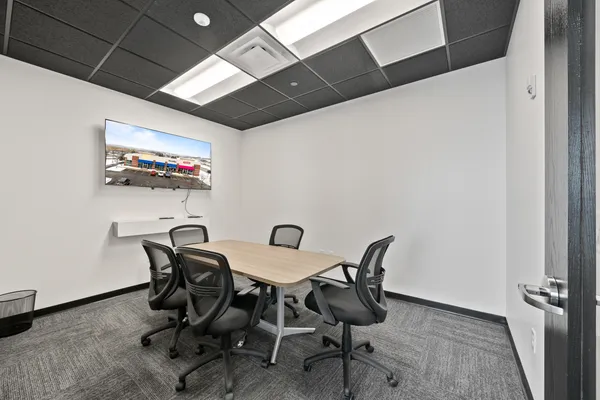 $5,100 | 652 North Edwards Boulevard, Unit 4, Lake Geneva, WI 53147