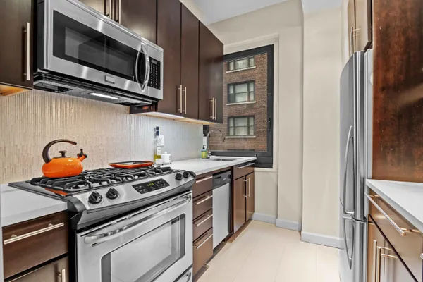 $740,000 | 263 West End Avenue, Unit 6E | Upper West Side