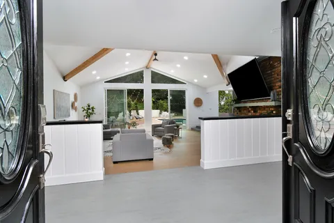 $2,599,000 | 4053 Harclare Lane, Encino, CA 91436