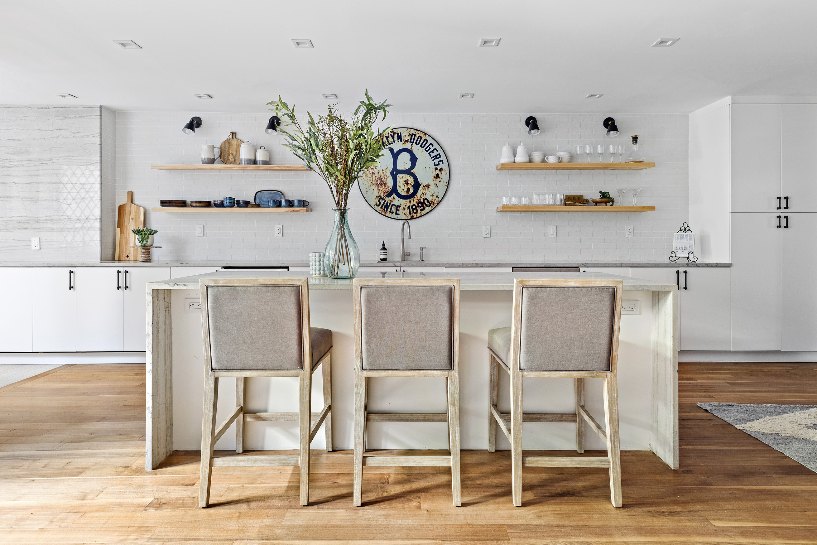 25 East 94th Street Manhattan, NY 10128 - Photo 14 of 33 a view of a dining room with furniture