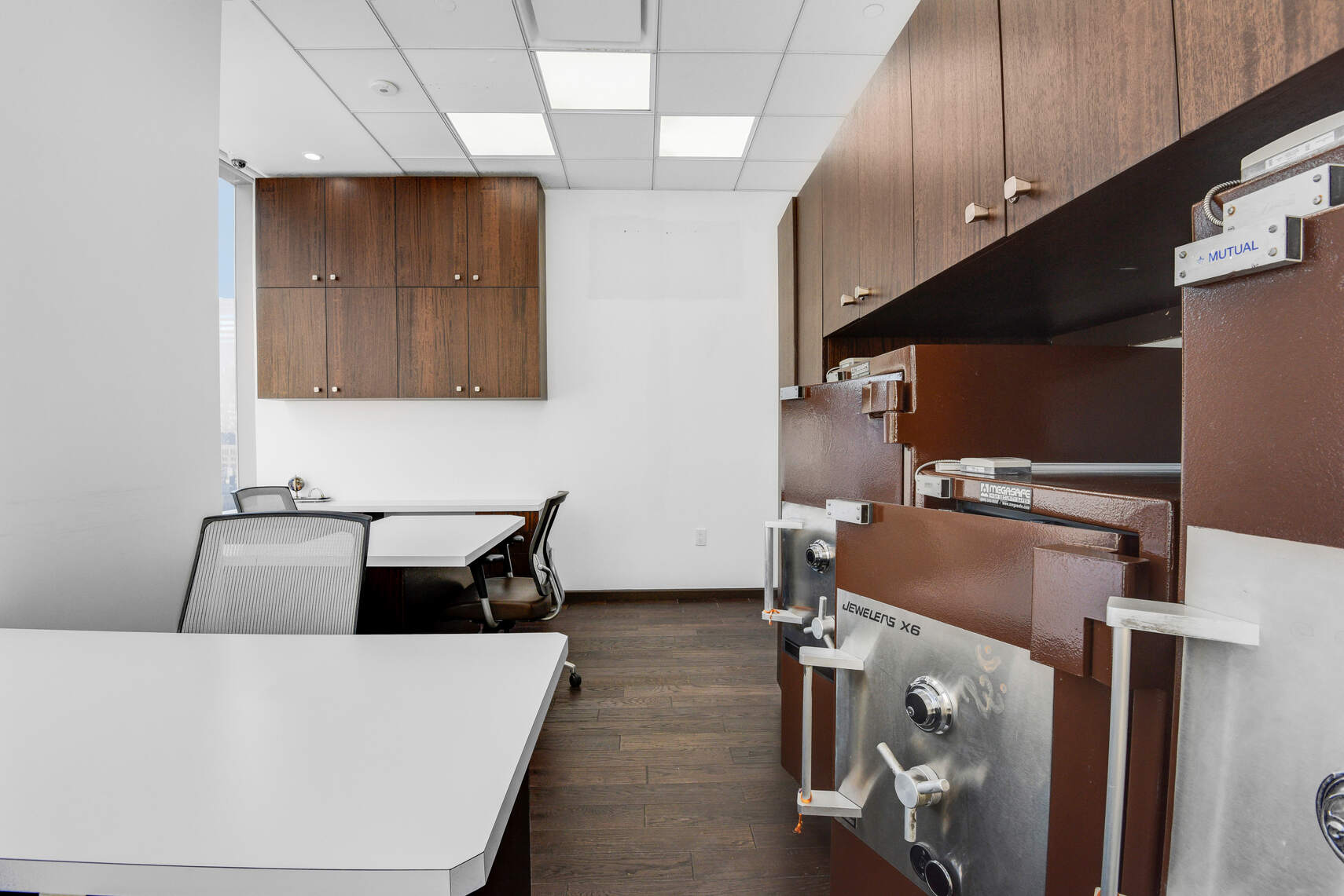 50 West 47th Street, Unit Undisclosed Manhattan, NY 10036 - Photo 19 of 27 a living room with a couch and a stove top oven