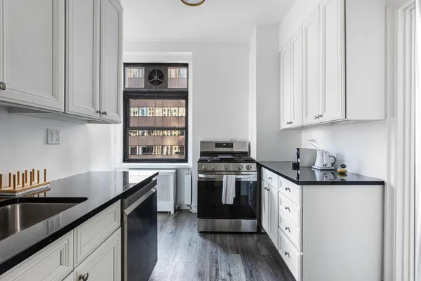 $25,000 | 111 East 56th Street, Unit 2100 | Midtown East