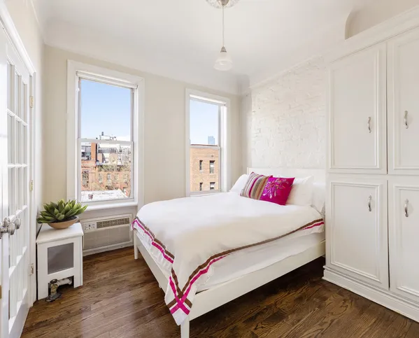 $1,080,000 | 327 West 11th Street, Unit 5R | West Village