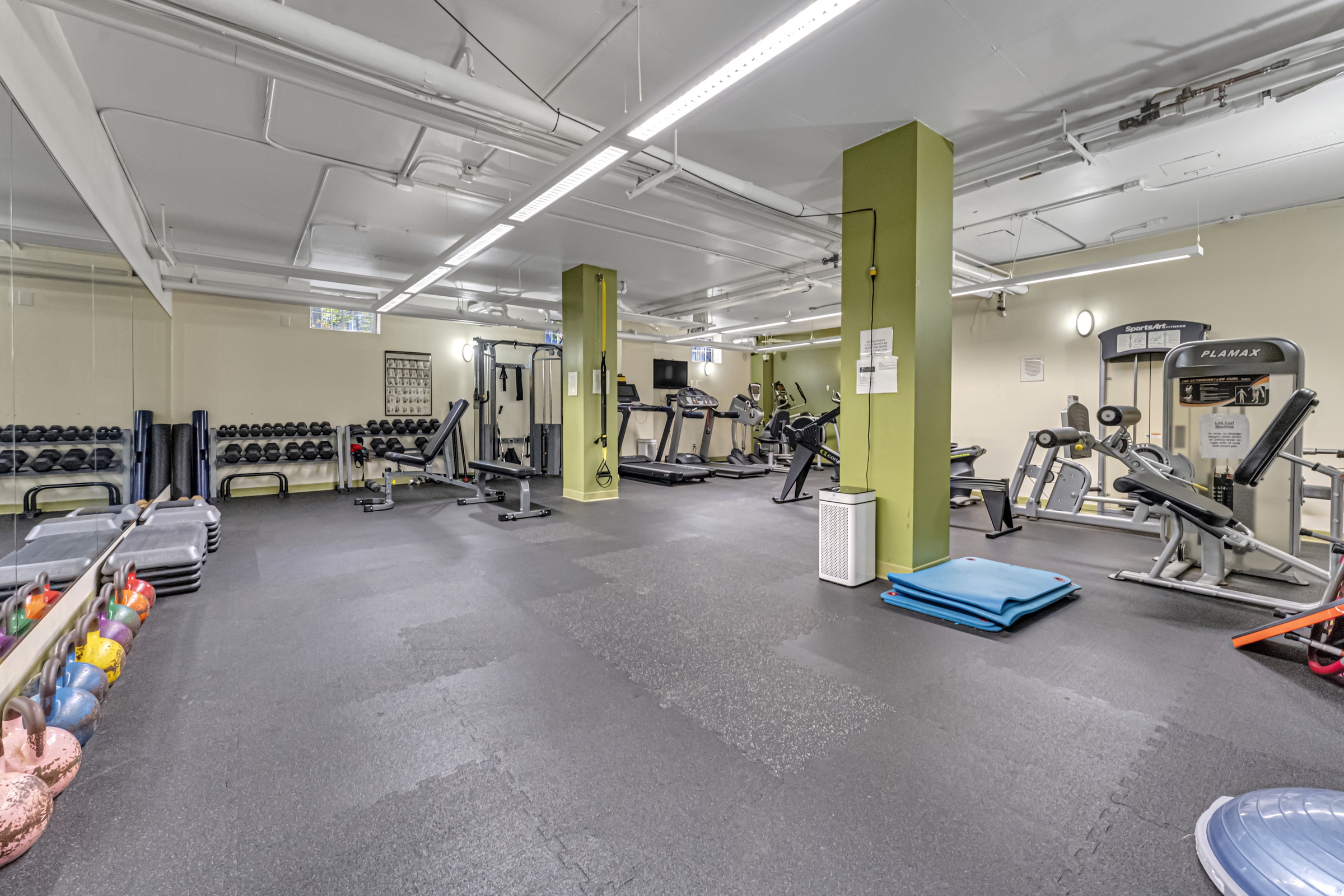 750 Kappock Street, Unit 307 Bronx, NY 10463 - Photo 18 of 20 a view of a room with gym equipment