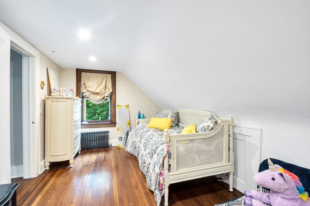 35 Grymes Hill Road Staten Island, NY 10301 - Photo 26 of 31