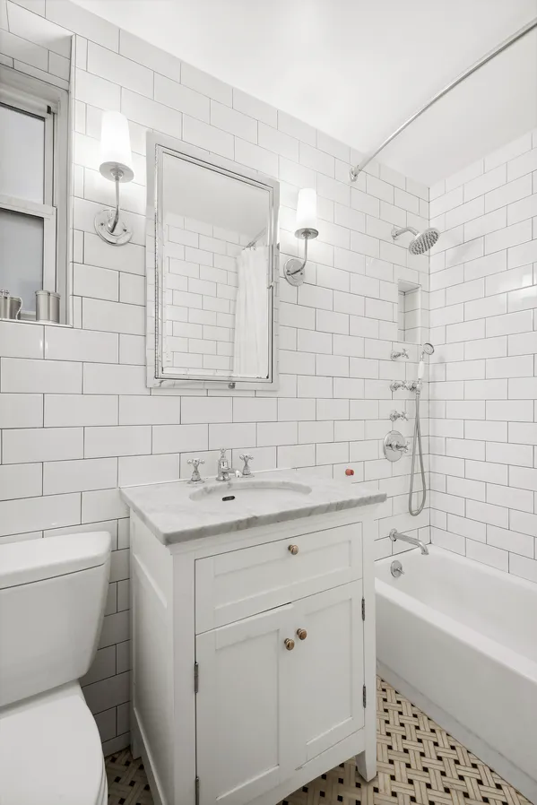 $2,345,000 | 92 Horatio Street, Unit 4L | West Village