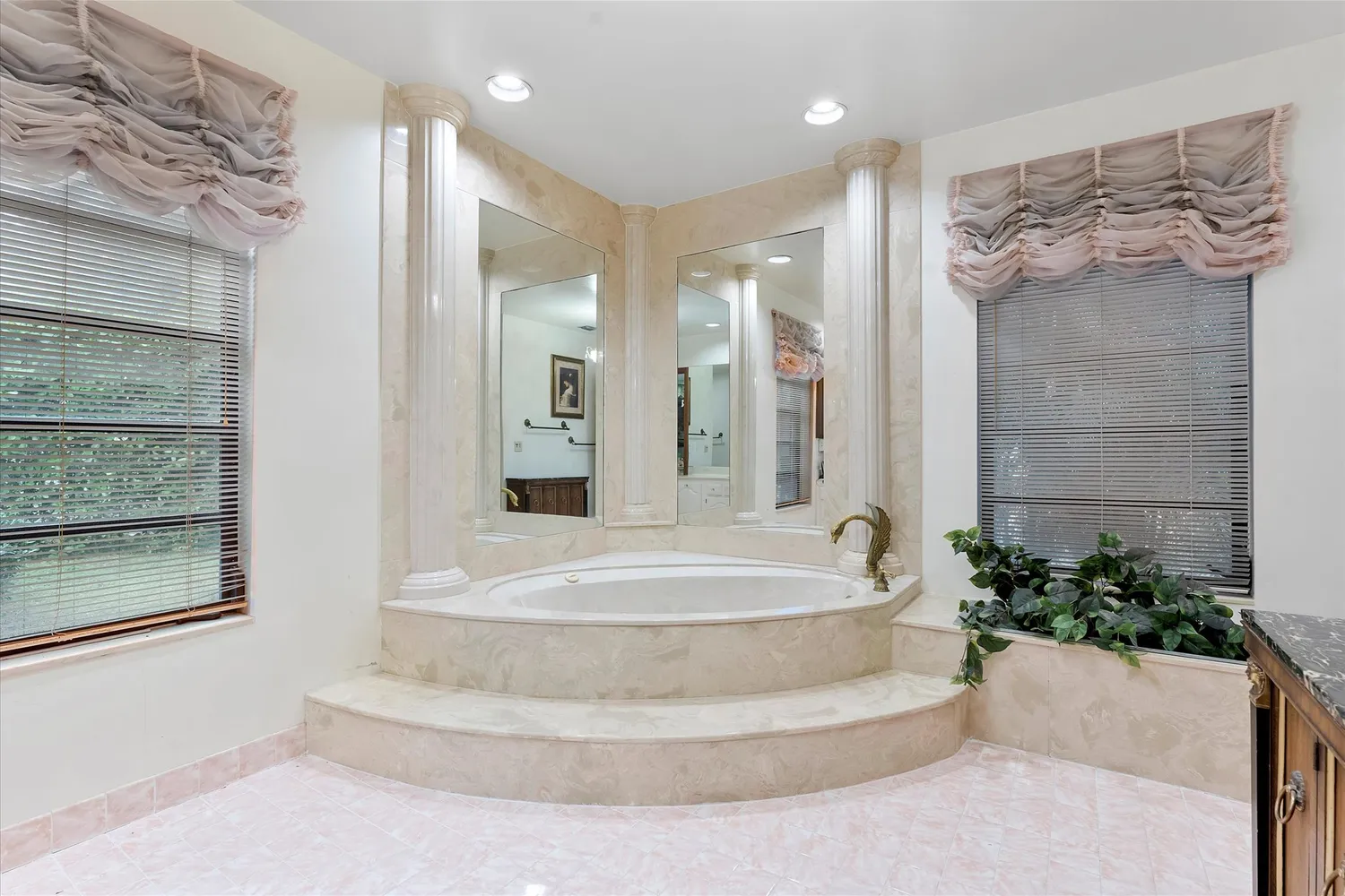 $1,999,000 | 3333 Southwest 59th Street, Fort Lauderdale, FL 33312