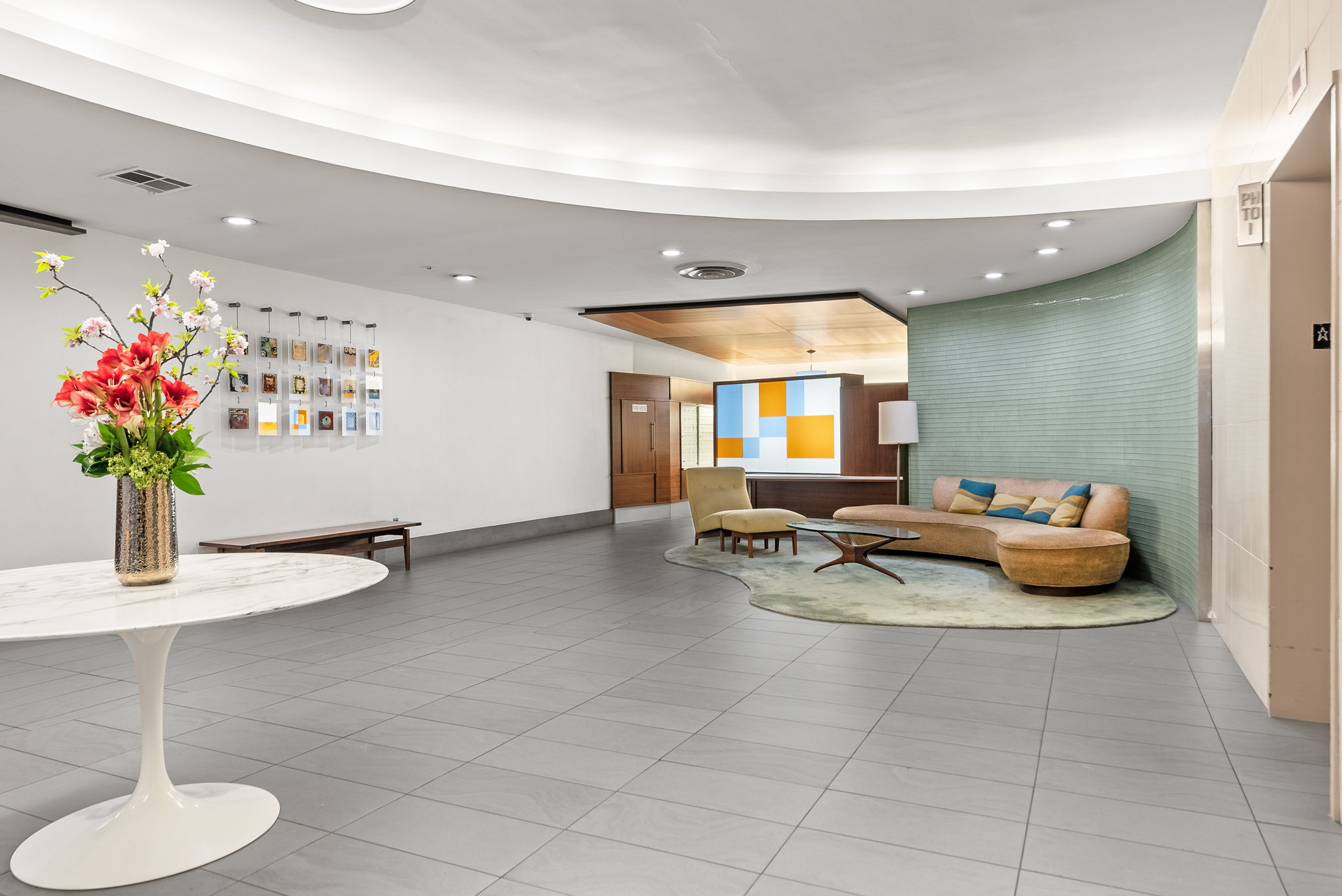 310 East 46th Street, Unit 5T Manhattan, NY 10017 - Photo 11 of 13 a dining room with furniture and a potted plant