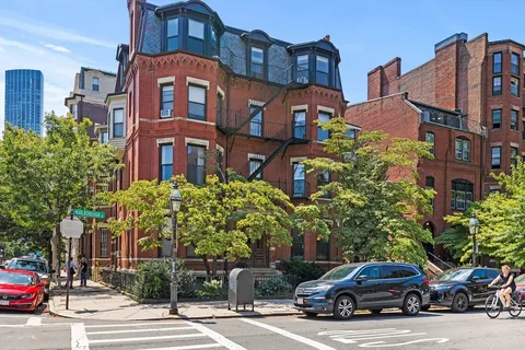 $624,500 | 364 Marlborough Street, Unit 1, Boston, MA 02115