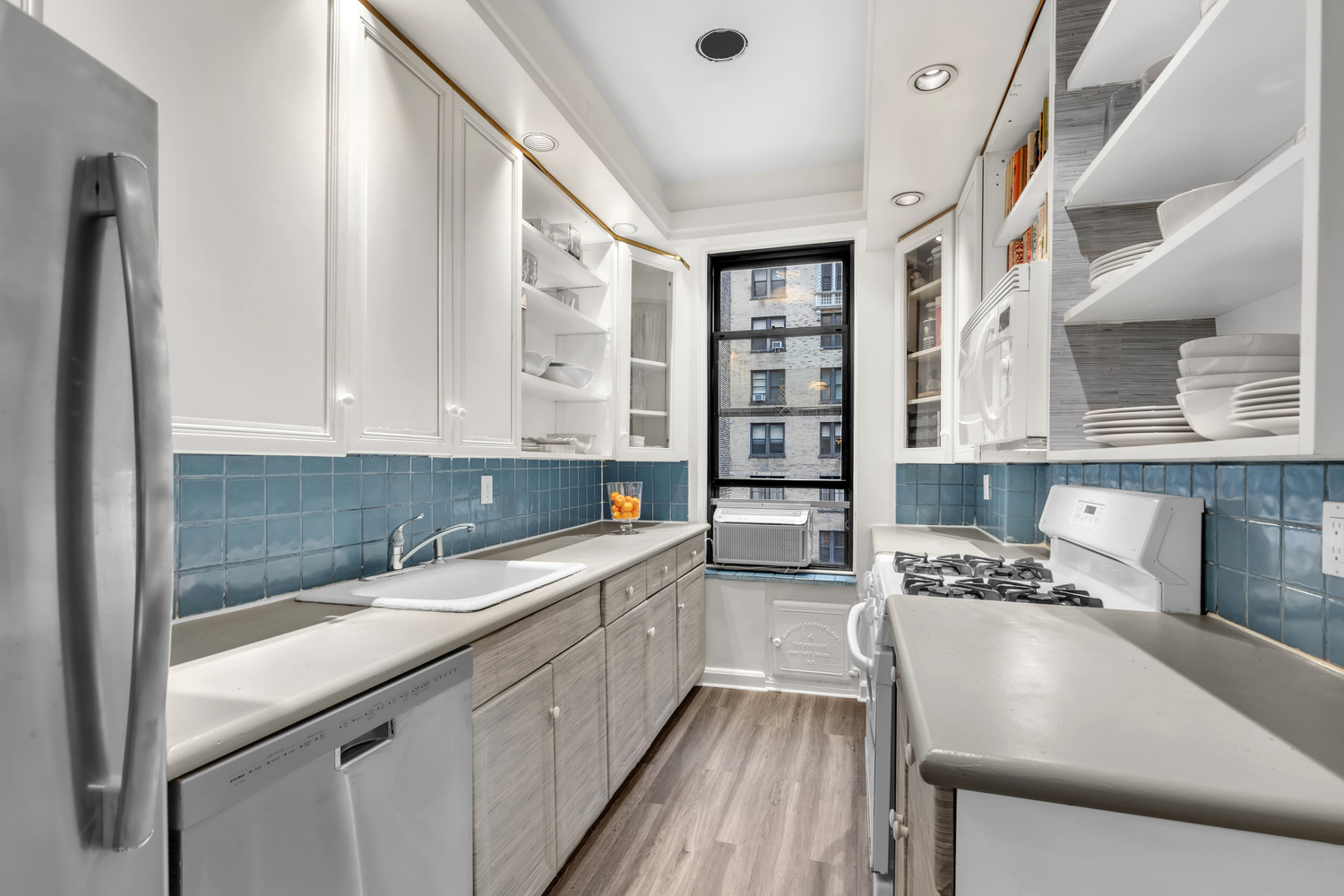 490 West End Avenue, Unit 4E Manhattan, NY 10024 - Photo 4 of 14