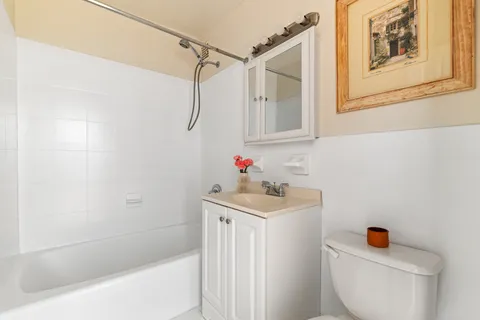 $300,000 | 310 Lenox Road, Unit 4J | Flatbush