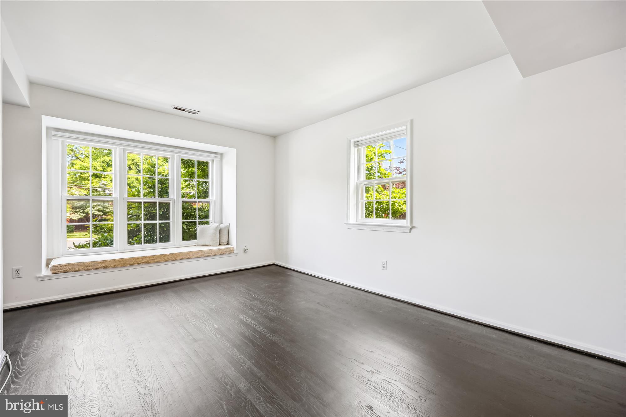 6705 Hillandale Road, Unit 153 Chevy Chase, MD 20815 - Photo 4 of 31