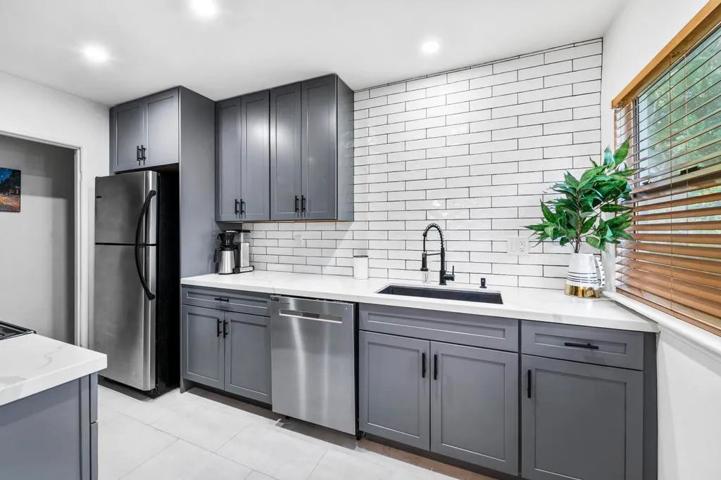 $520,000 | 5825 Bowcroft Street, Unit 1, Los Angeles, CA 90016