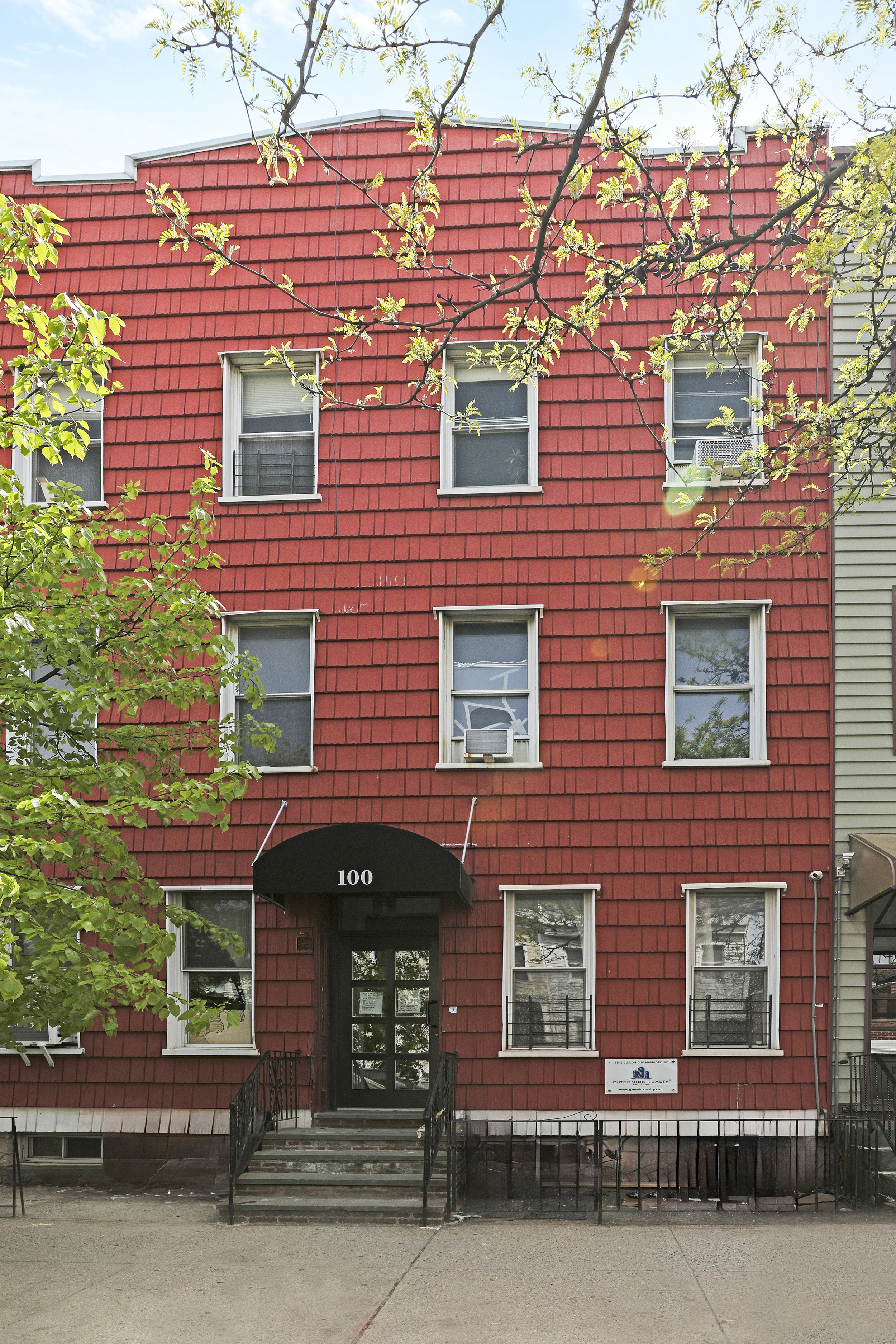 100 Powers Street, Unit 3L Brooklyn, NY 11211 - Photo 15 of 17 a front view of a building with a garden