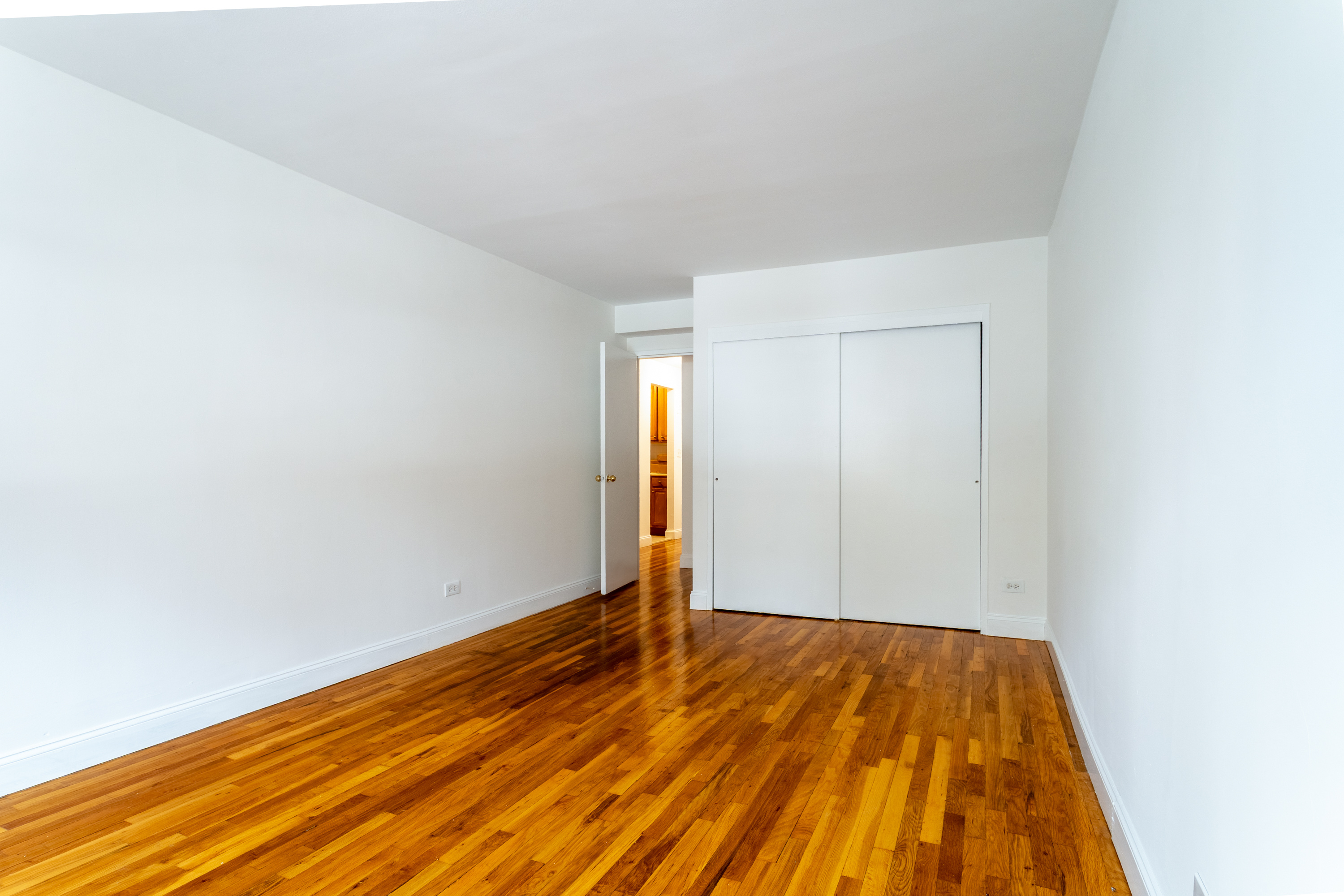 2750 Johnson Avenue, Unit 6E Bronx, NY 10463 - Photo 7 of 14 a view of empty room