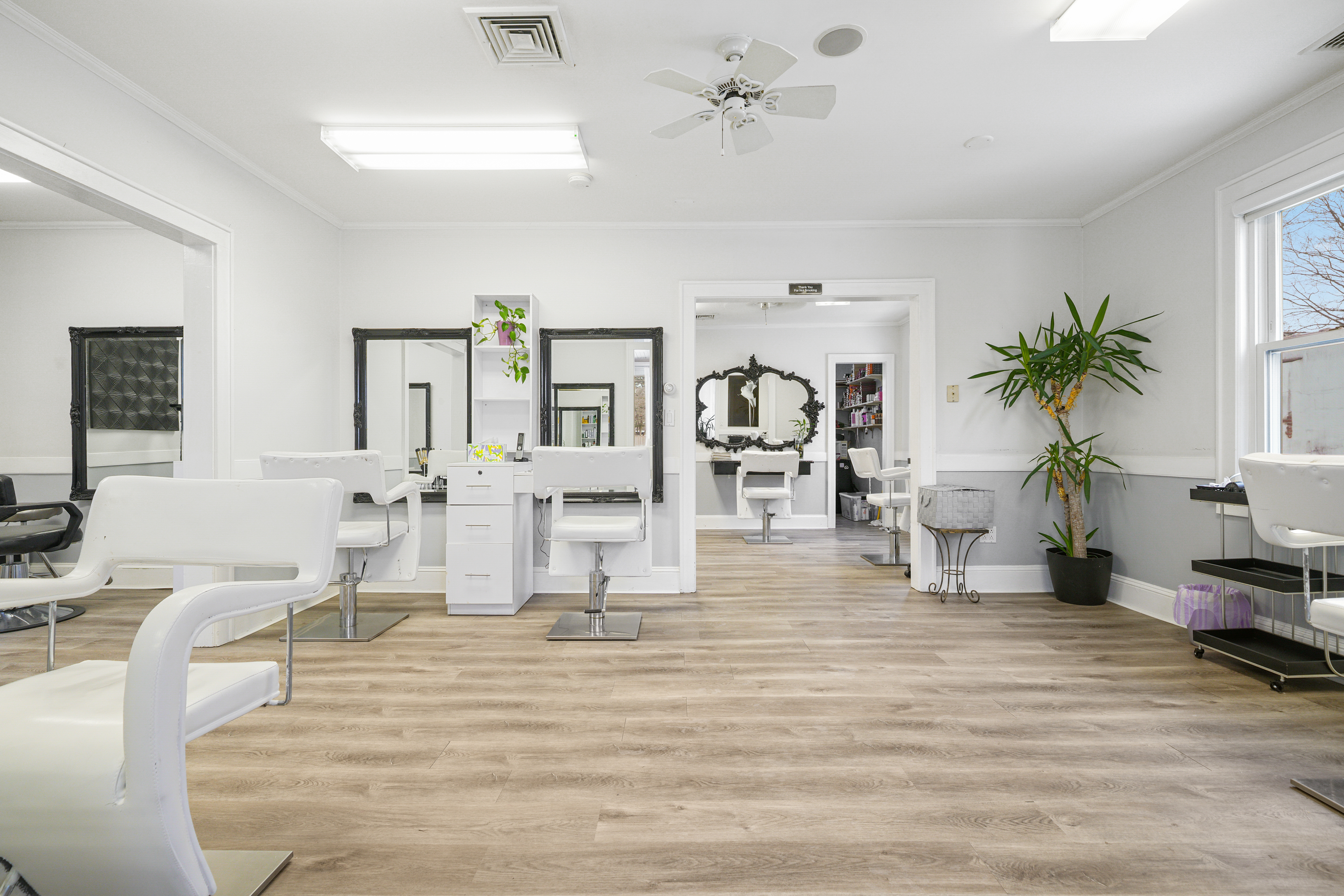 118 Columbus Avenue Valhalla, NY 10595 - Photo 7 of 15 a living room with furniture