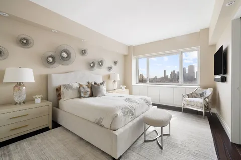 $2,200,000 | 45 Sutton Place South, Unit PHI | Sutton Place