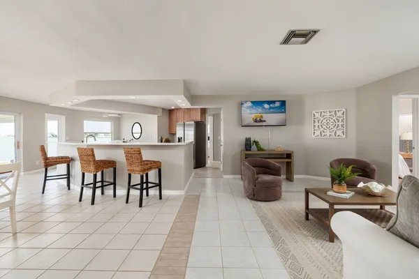 $995,000 | 11055 4th Street East, Treasure Island, FL 33706