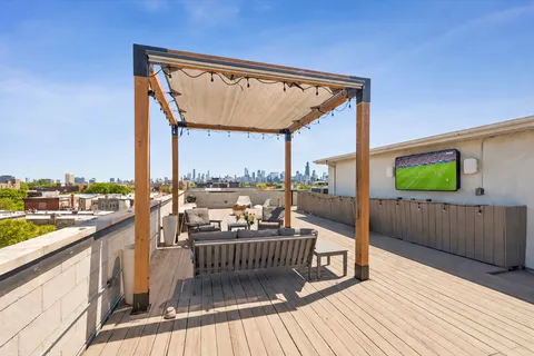 $715,000 | 2242 West Chicago Avenue, Unit 301, Chicago, IL 60622
