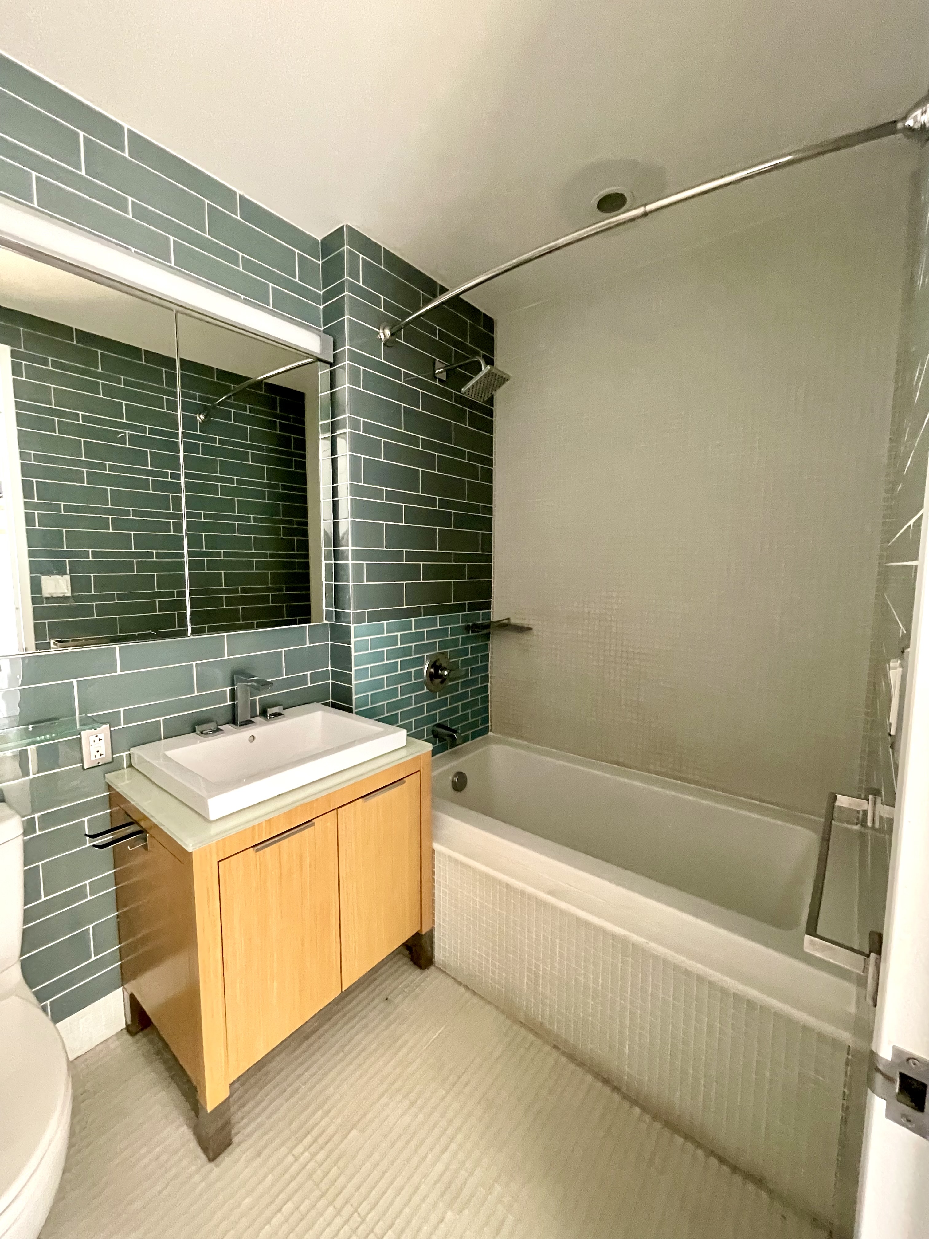 22 North 6th Street, Unit 17I Brooklyn, NY 11249 - Photo 9 of 21 a bathroom with a tub sink and mirror