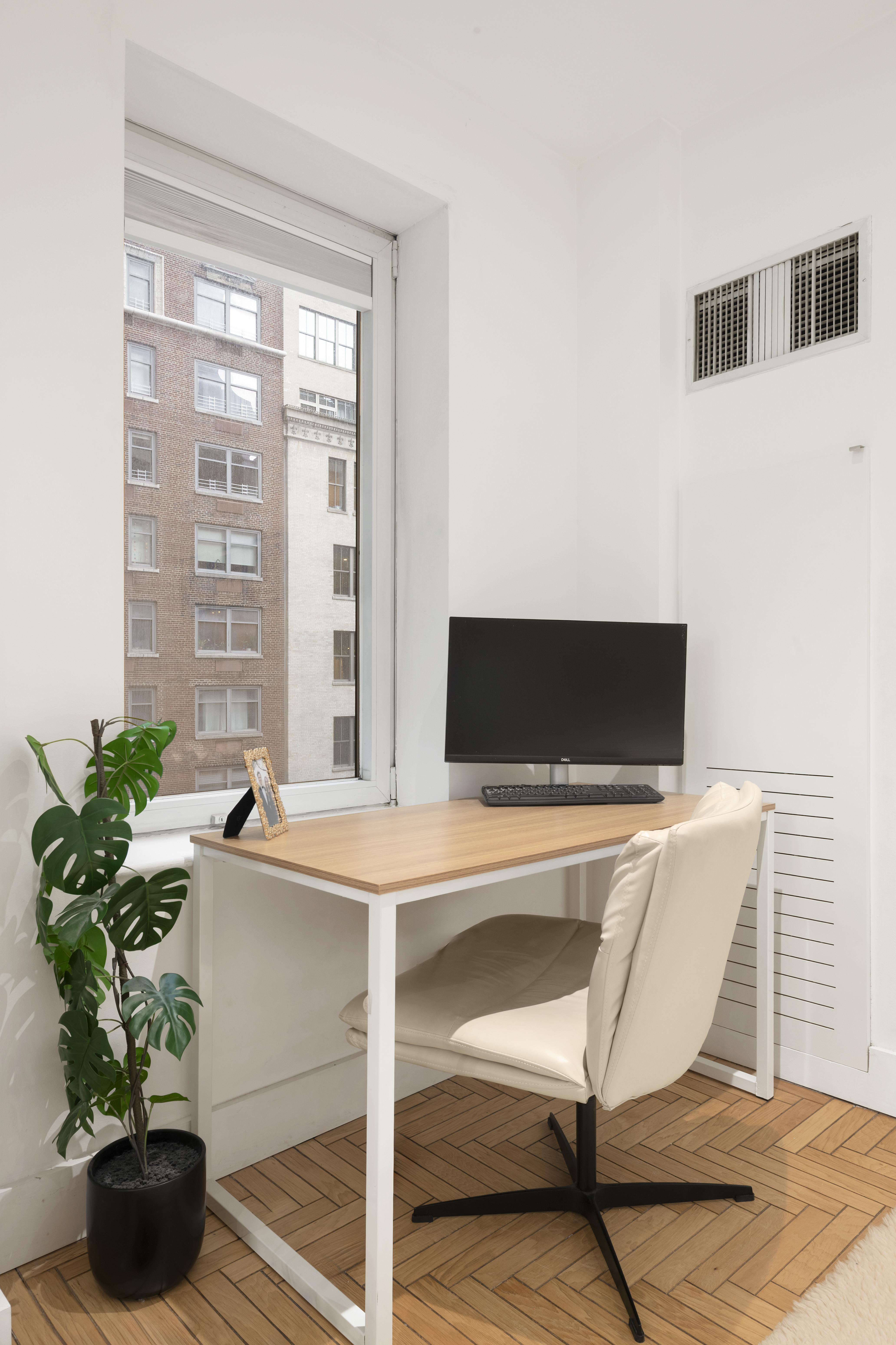 106 Central Park South, Unit 9J Manhattan, NY 10019 - Photo 16 of 18 Gallery Image 16
