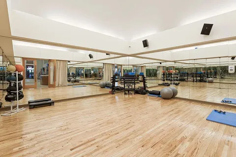 $529,000 | 20 West Street, Unit 37G | Financial District