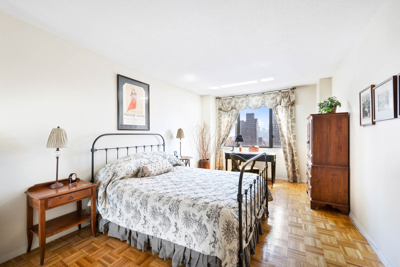 300 East 54th Street, Unit 26B Manhattan, NY 10022 - Photo 4 of 6