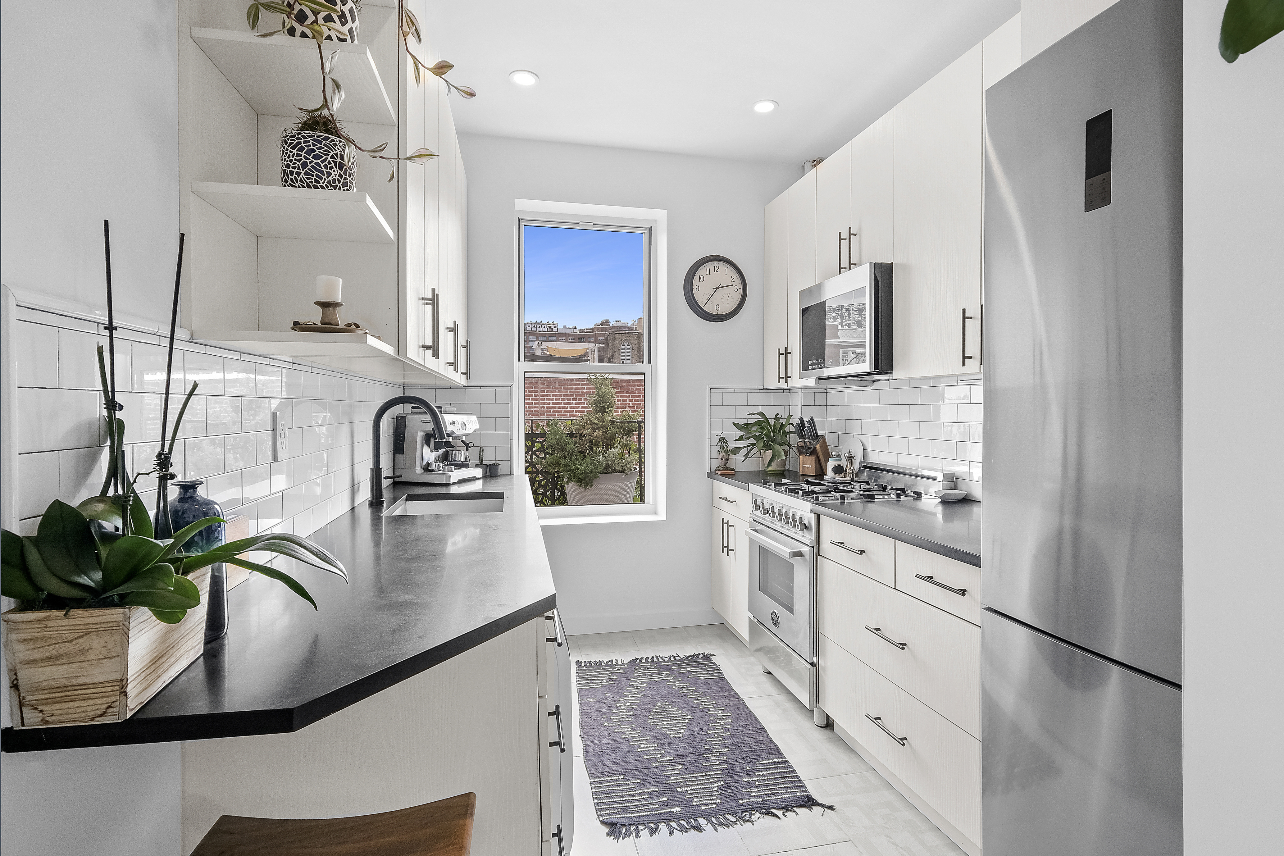 334 West 22nd Street, Unit 25 Manhattan, NY 10011 - Photo 2 of 5