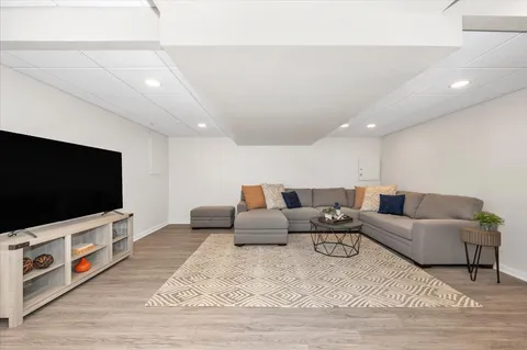 Contact Agent | 14 South Duke Street, Rockville, MD 20850
