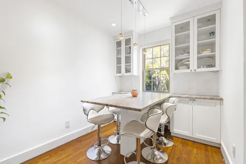 $1,050,000 | 1490 Beacon Street, Unit 4, Brookline, MA 02446