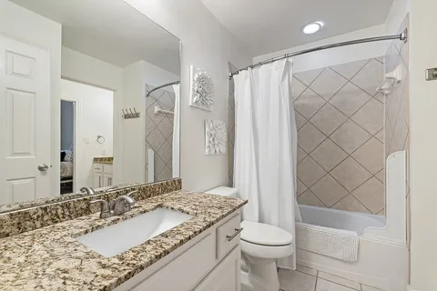 $1,199,900 | 13 Sunview Road, The Hills, TX 78738
