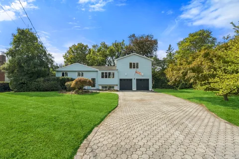 $799,999 | 5 Lansing Lane, East Northport, NY 11731