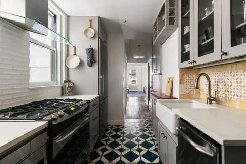 $1,250,000 | 11 West 69th Street, Unit 1B | Upper West Side