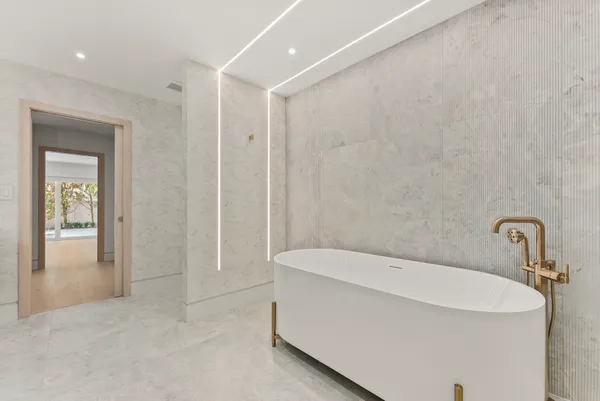 $1,750,000 | 221 Pelican Way, Delray Beach, FL 33483