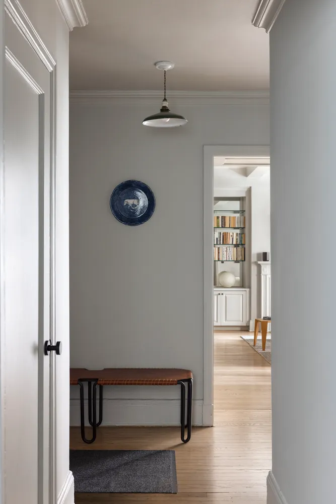 a view of livingroom with furniture and ceiling fan