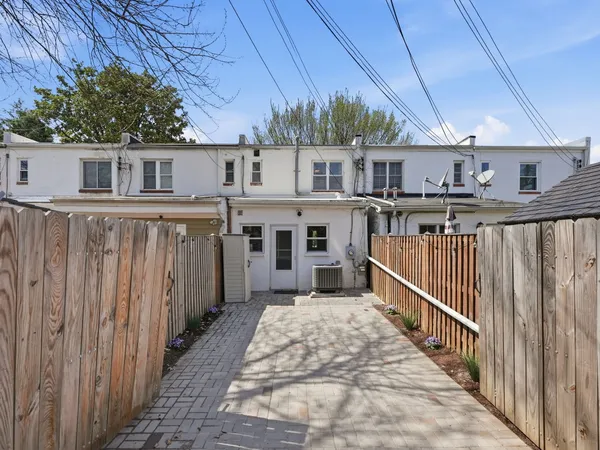 $795,000 | 625 North Alfred Street, Alexandria, VA 22314