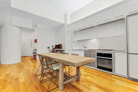 $899,000 | 27-28 Thomson Avenue, Unit 127 | Long Island City