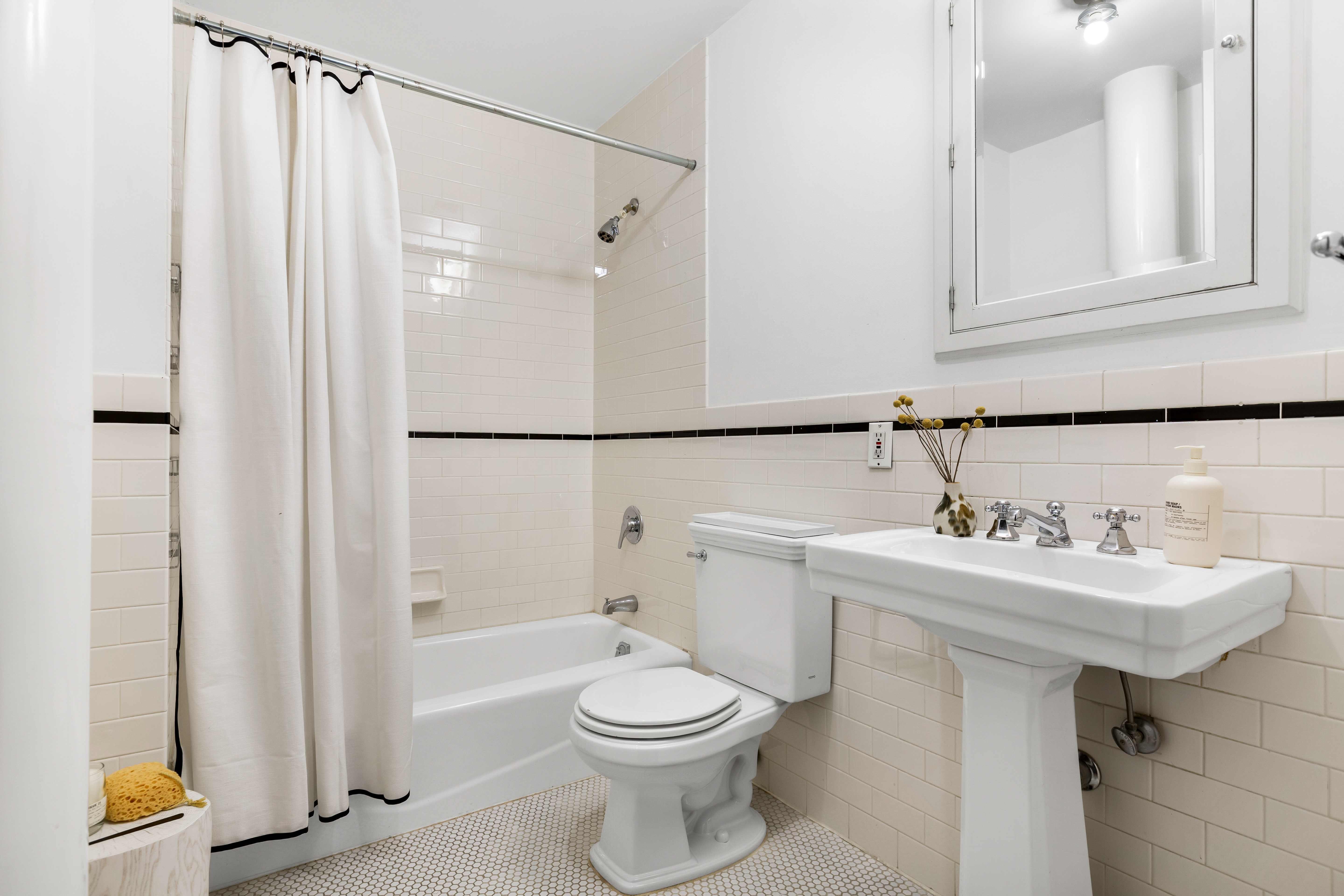 345 West 13th Street, Unit 2A Manhattan, NY 10014 - Photo 14 of 18