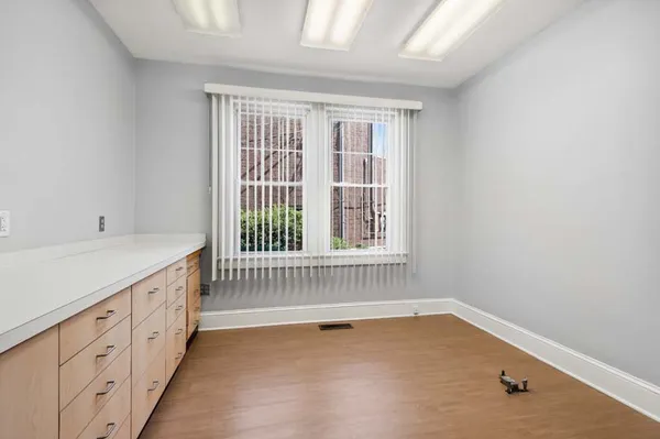 $3,300 | 586 Livingston Avenue, North Brunswick, NJ 08902