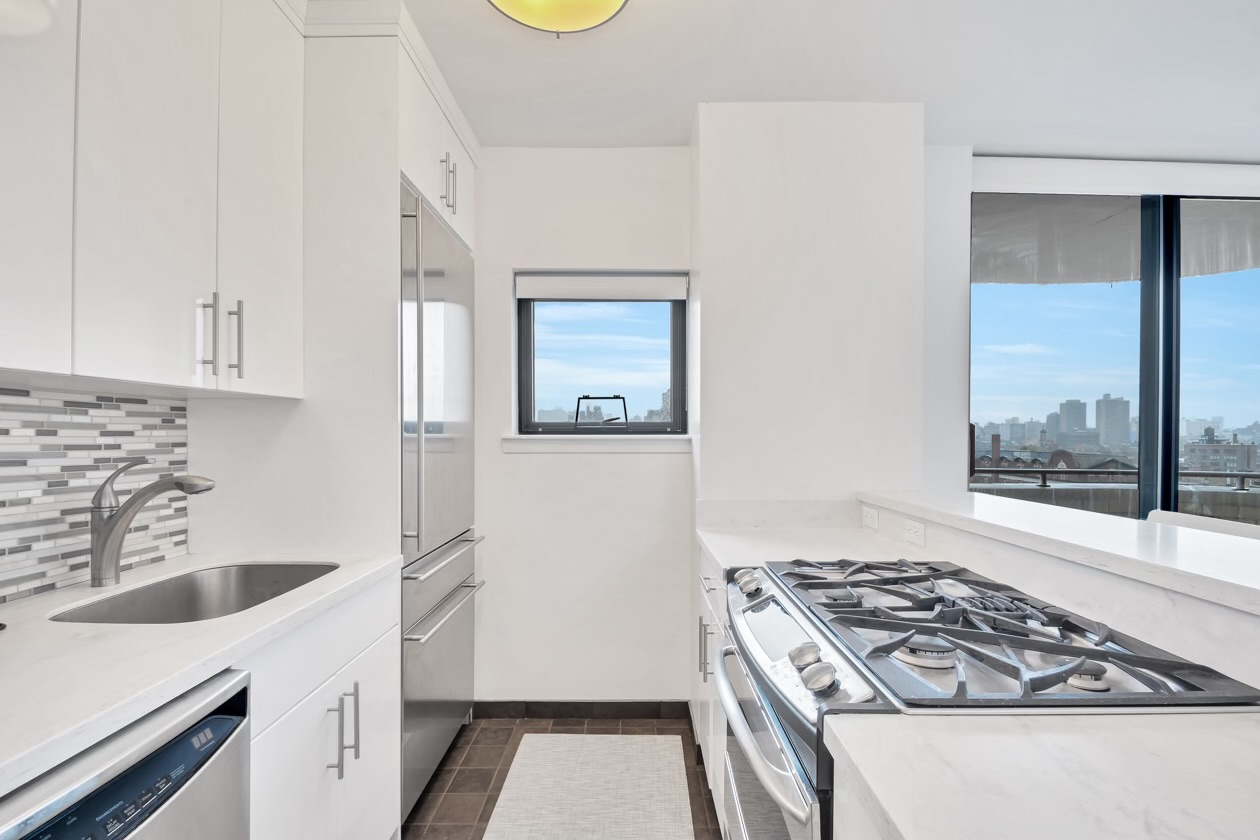140 Charles Street, Unit 14D Manhattan, NY 10014 - Photo 2 of 6
