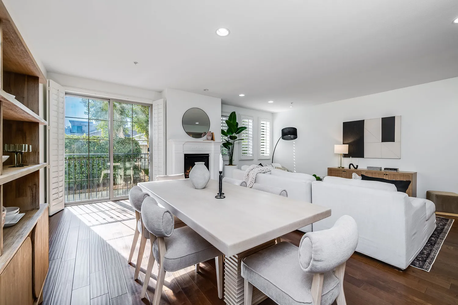 $1,095,000 | 10648 Woodbridge Street, Unit 105, Toluca Lake, CA 91602
