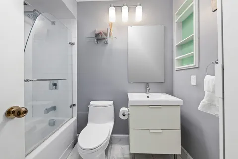 $5,450 | 311 Greenwich Street, Unit 3J | TriBeCa