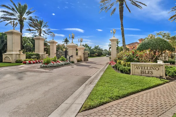 $1,150,000 | 517 Avellino Isles Circle, Unit 35101, Naples, FL 34119