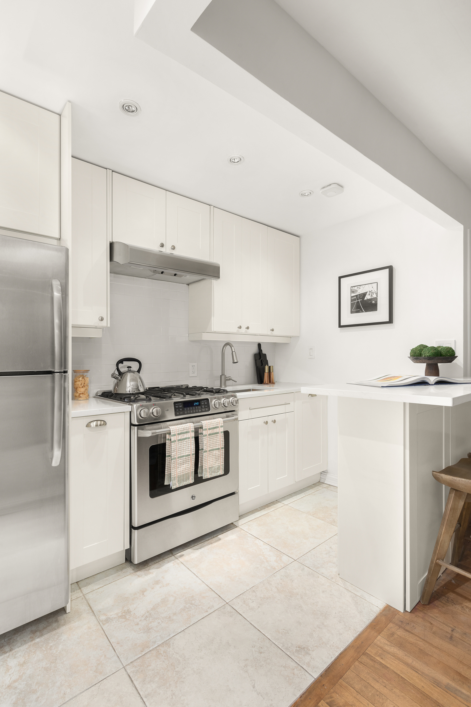 57 East 75th Street, Unit 2R Manhattan, NY 10021 - Photo 6 of 12