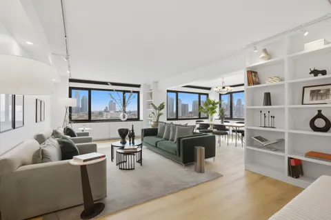 $1,995,000 | 45 Sutton Place South, Unit 12L | Sutton Place