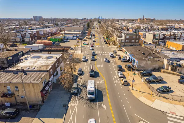 a view of entryway with outdoor area