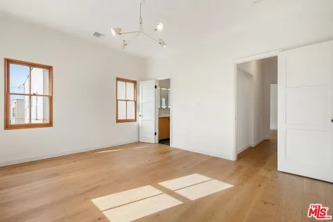 $995,000 | 346 1/2 North Gardner Street, Los Angeles, CA 90036