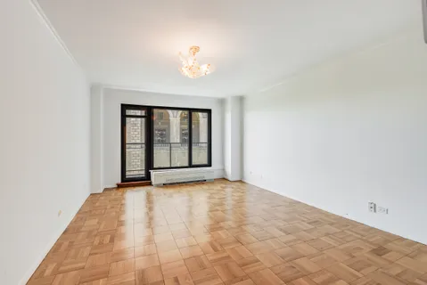 $3,995,000 | 200 Central Park South, Unit 14B | Central Park South